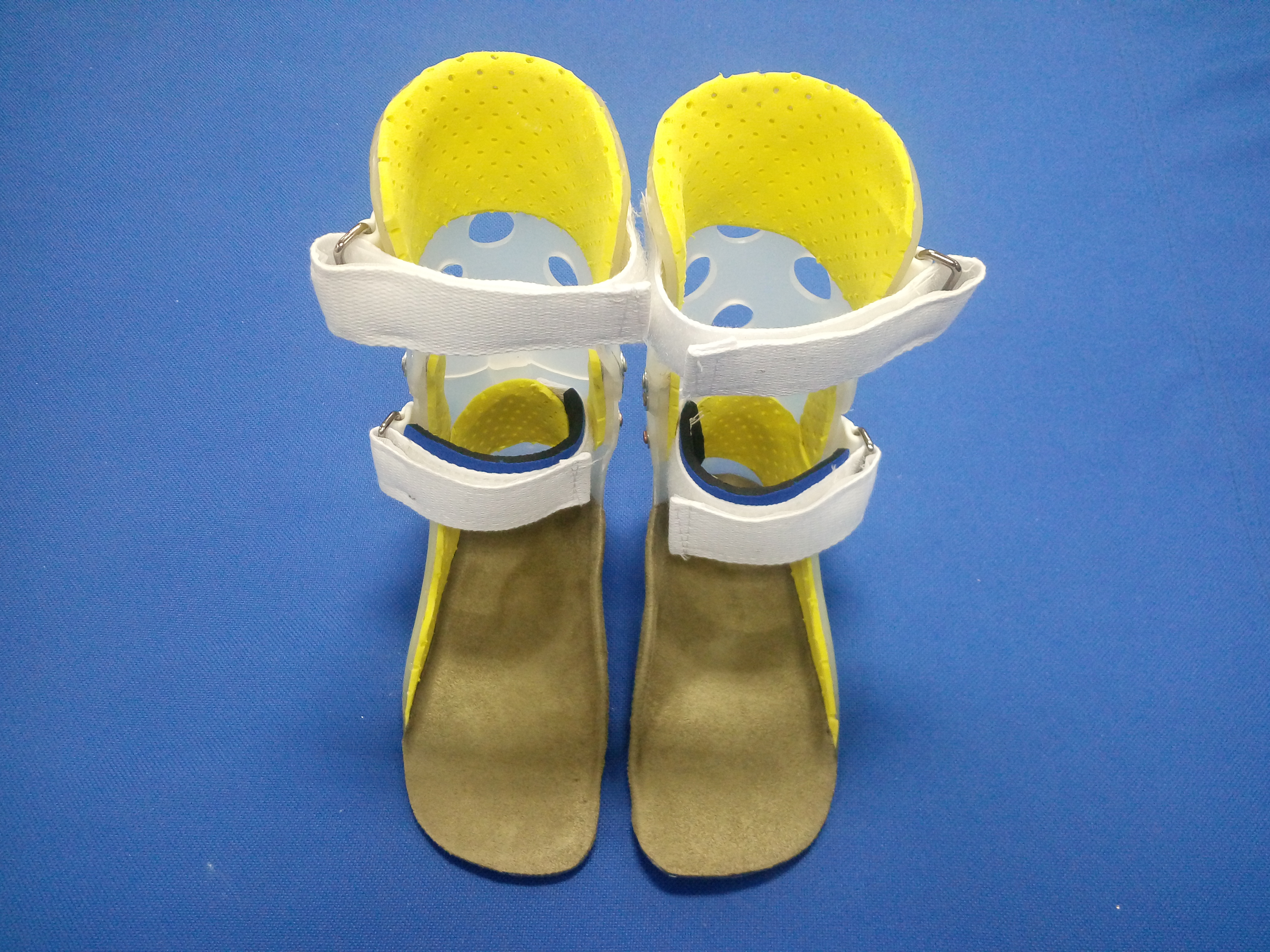 限制运动踝足矫形器